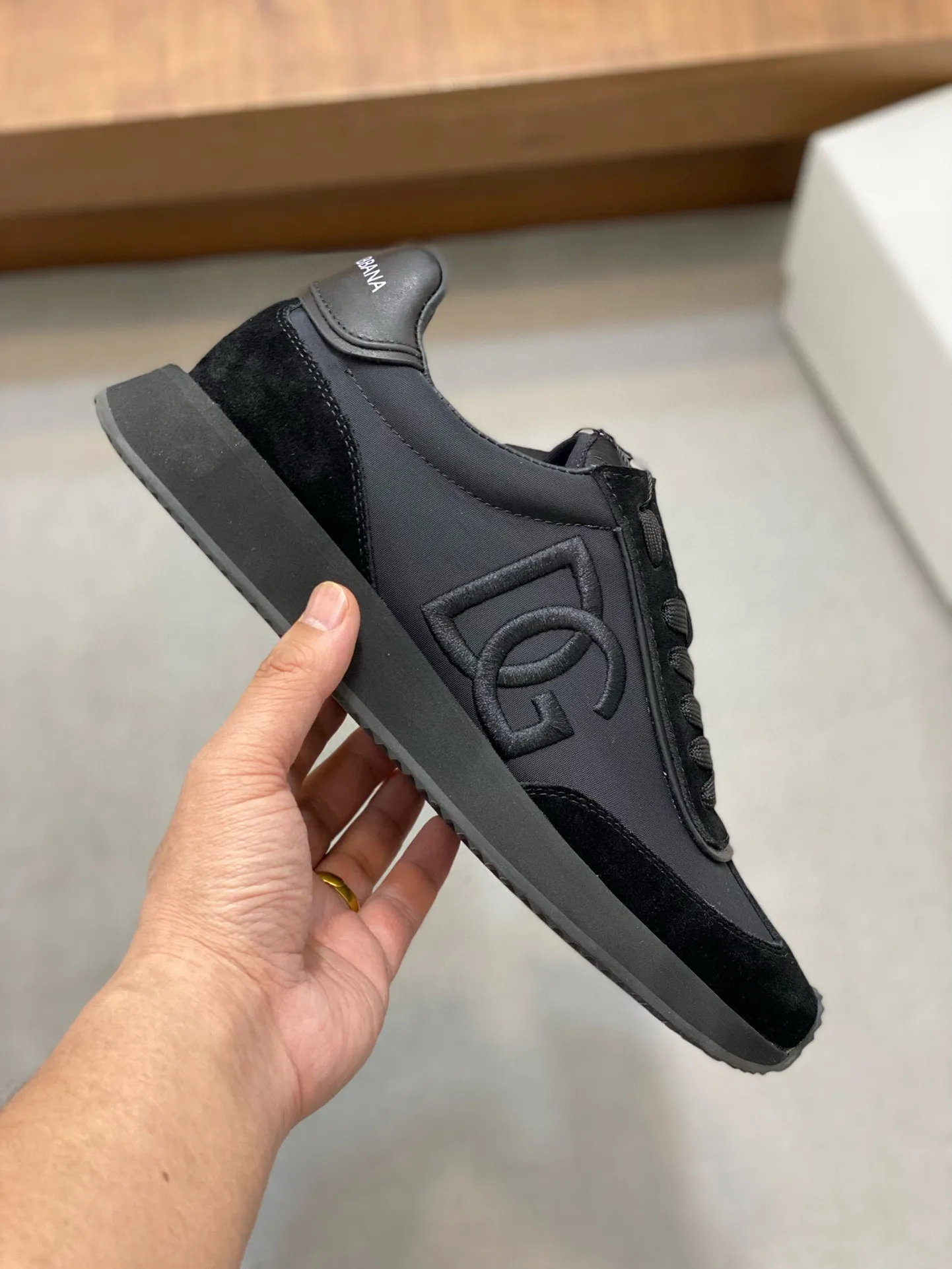 Factory price: 458💰••New products••Dolce&Gabbana••DG✔️High-end men's sports•casual shoes. Original goods from top counters. Original imported cowhide, multi-material splicing design ➕Imported cowhide lining, cowhide feet ➕Original TPR elastic outsole. Size: 39-44 (38, 45 customized)